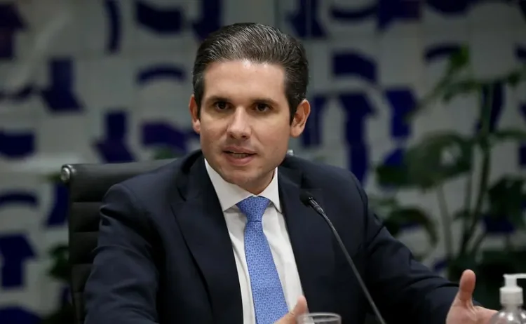 Câmara pode votar urgência de projeto que isenta do IR quem ganha até R$ 5 mil