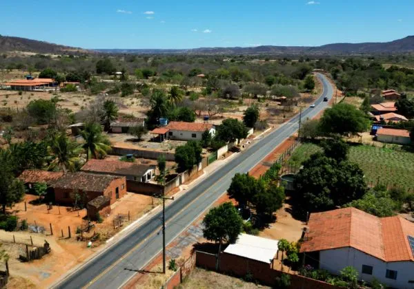 Governo realiza entregas de infraestrutura viária e urbana em município baiano