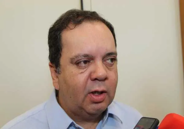 Verba pública banca viagens de helicóptero de Elmar Nascimento, afirma jornal