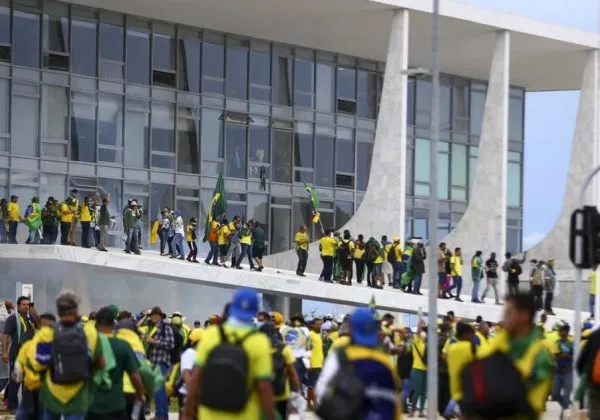 STF condena 15 participantes dos atos de 8 de janeiro que recusaram acordo para encerrar processo