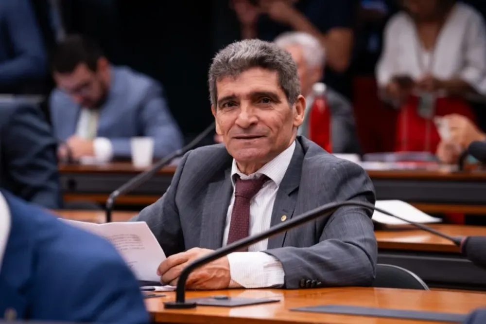 DEPUTADO VALENCIANO RAIMUNDO COSTA VOTA CONTRA TAXAÇÃO DE IMPOSTOS PARA RICOS