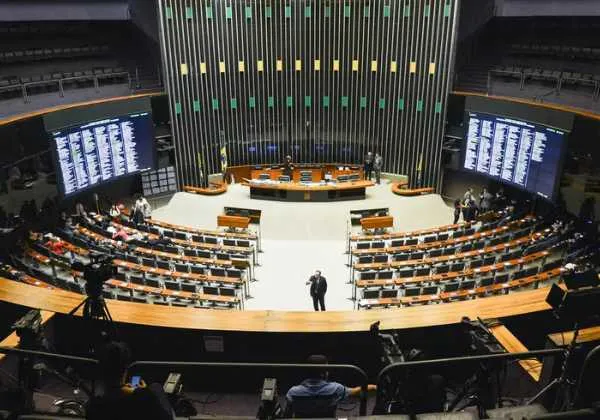 Câmara dos Deputados já gastou mais de R$ 5 bilhões em 2024, diz coluna