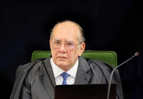 Gilmar Mendes defende regulação das redes sociais após atentado em Brasília
