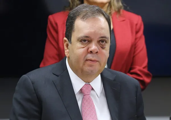 Elmar Nascimento vira frequentador assíduo do Planalto após perder favoritismo, diz colunista