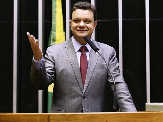 Líder do PT na Câmara afirma que submeterá nome de Hugo Motta à bancada Comunicado foi feito depois de o petista participar de um almoço com o presidente da Câmara, Arthur Lira
