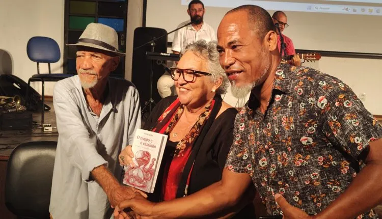 Otávio Mota lança seu terceiro livro solo, “O tempo e o Caminho” com poemas cheios de personalidade e valor
