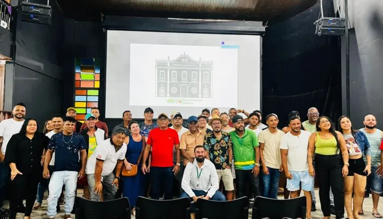 Prefeitura de Valença realiza reunião com músicos locais sobre credenciamento de artistas