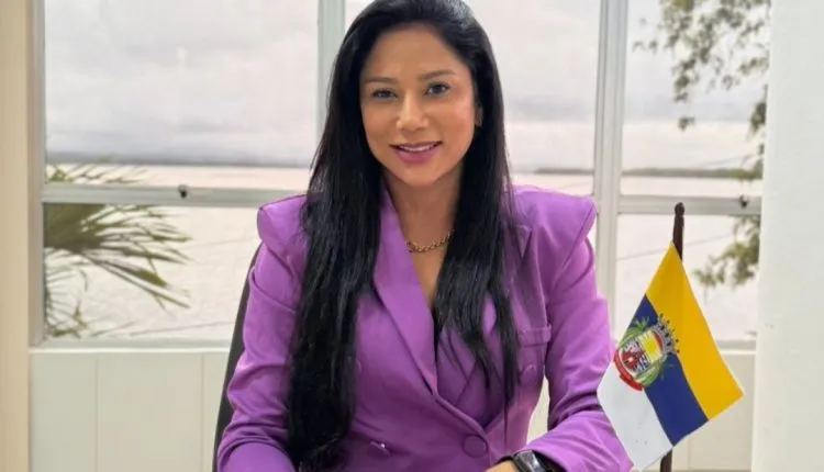Doutora Cíntia Rosemberg assume Prefeitura de Cairu e faz história como primeira mulher a ocupar o cargo