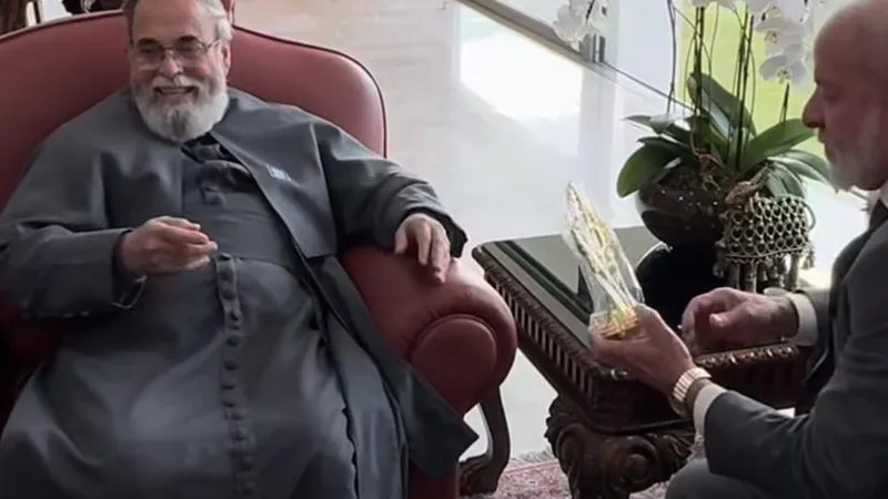 Lula é presenteado com relíquia de Santa Dulce dos Pobres; assista